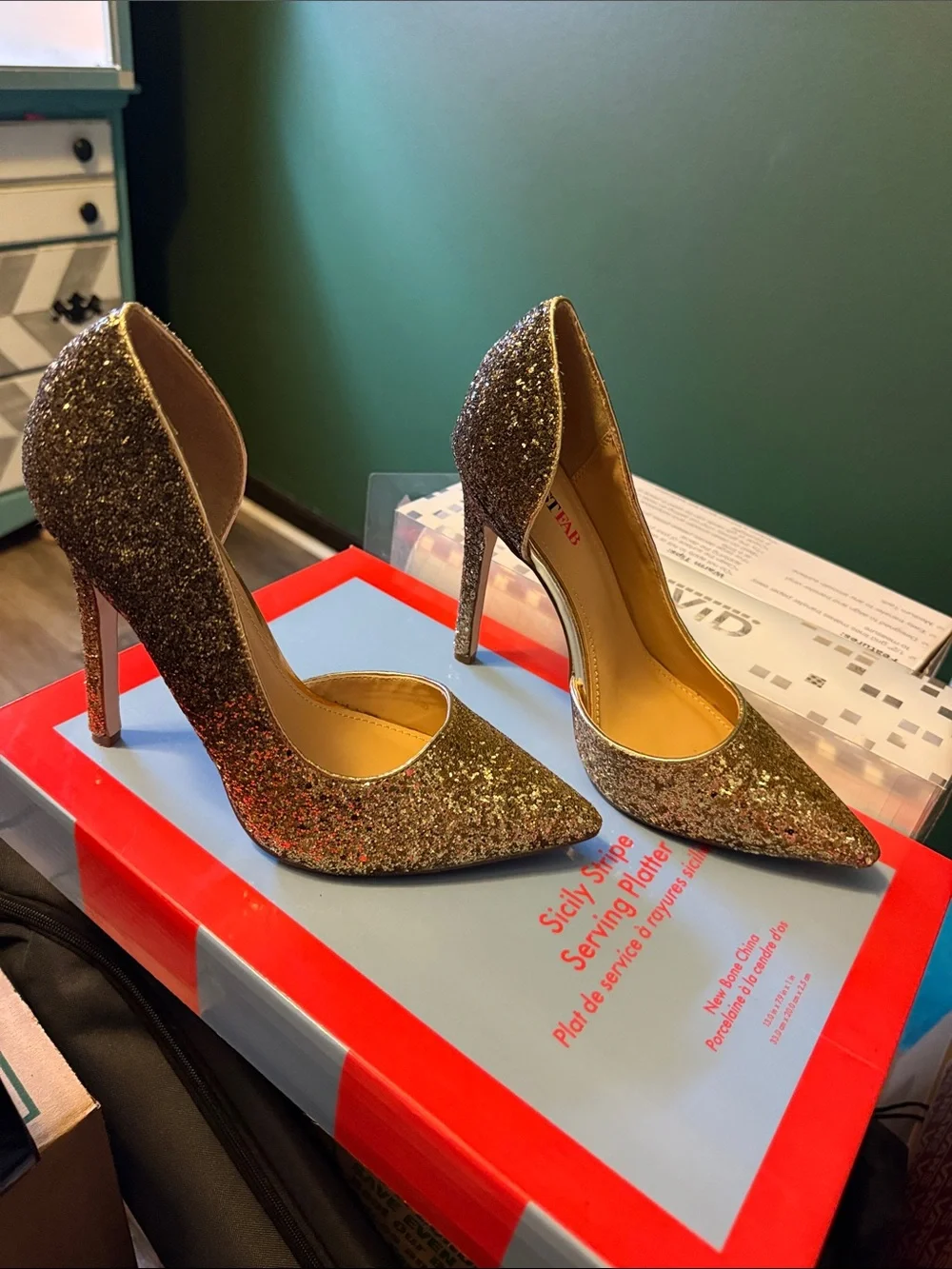 Women's Glitter Pointed-Toe Stiletto Heels - Gold